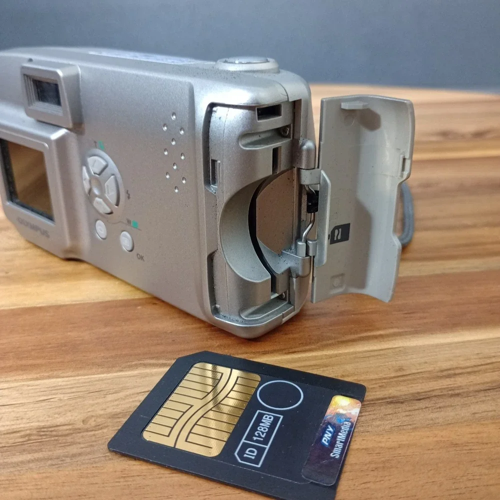 Olympus Camedia D-370 1.3MP Digital Point & Shoot‎ Camera UNTESTED PARTS REPAIR